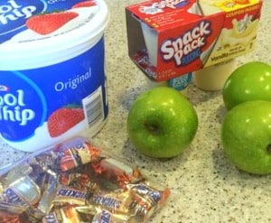 How to Make Snickers Salad ingredients to make Snickers salad: cool whip, pudding packs, green apples, snickers bars