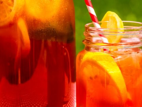 Making sun tea in plastic container