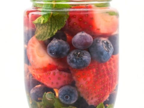 https://littlecooksreadingbooks.com/wp-content/uploads/2021/04/Strawberry-Infused-Water-480x360.jpeg