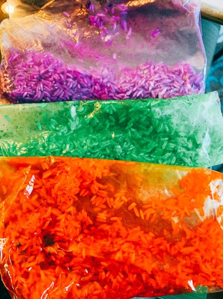 How to make dyed rice different colors in plastic bags