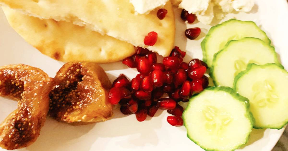 how to roast dried figs on plate with pomegranate seeds naan and cucumbers