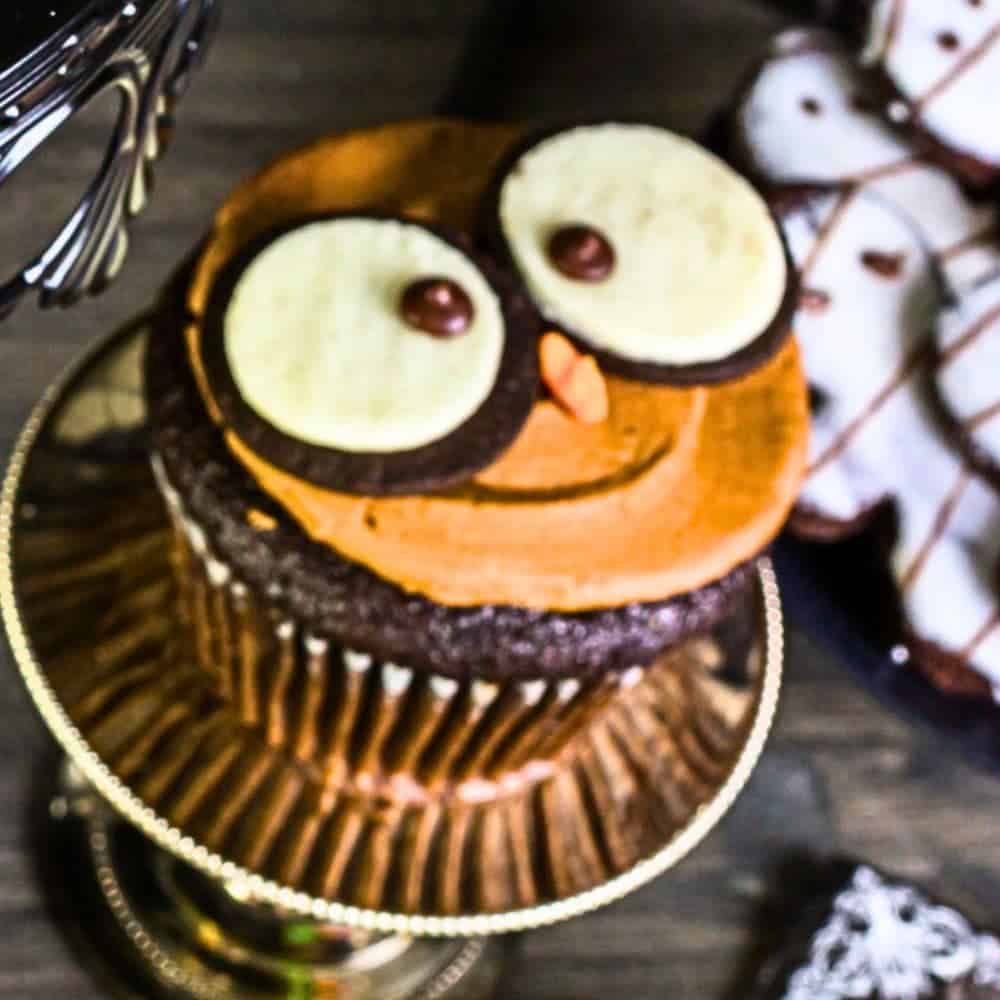 Easy Halloween Owl Cupcakes made from store-bought cupcakes and Oreos