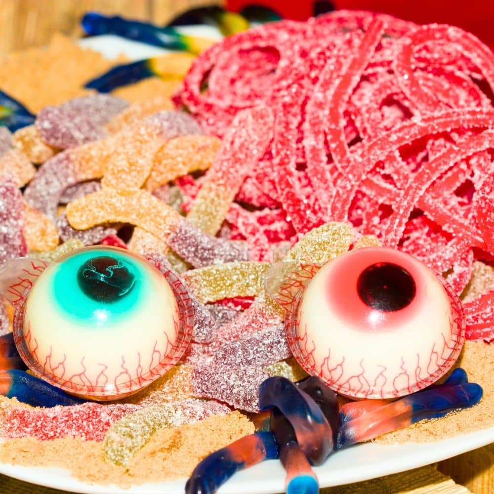 Halloween Eyeball Trick For Food - Halloween eyes in the middle of Halloween gummy worms