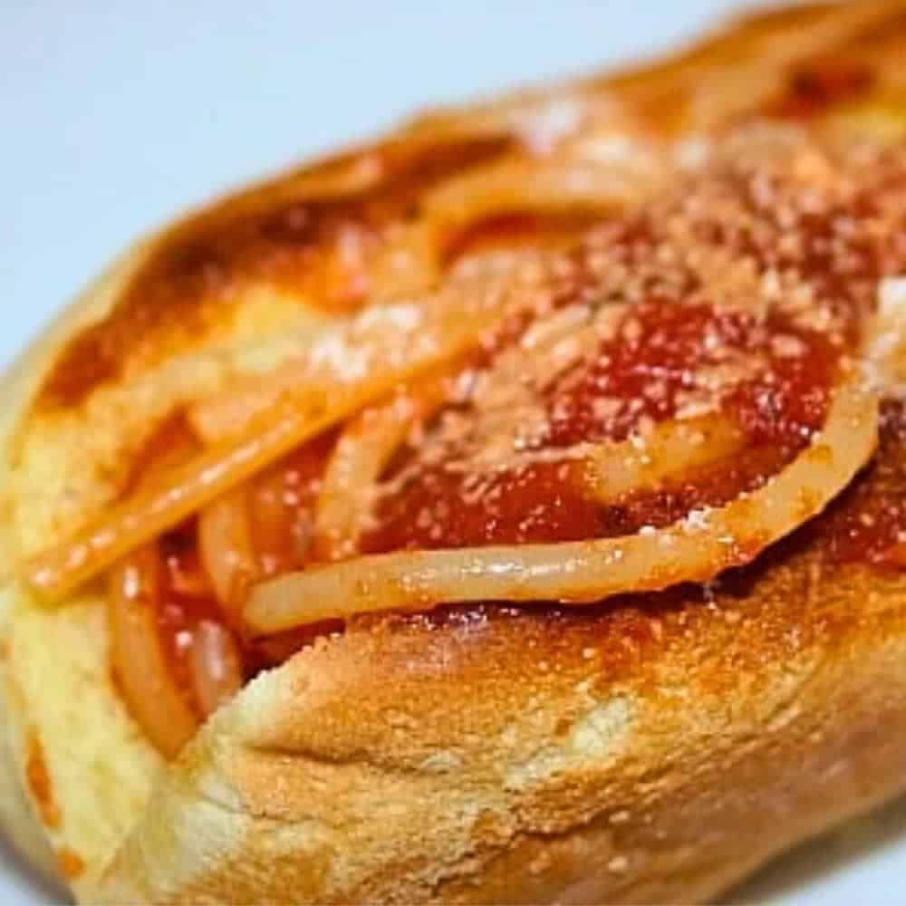 GUTS IN BUN ZOMBIE FOOD - Spaghetti in a hotdog bun recipe and read for kids