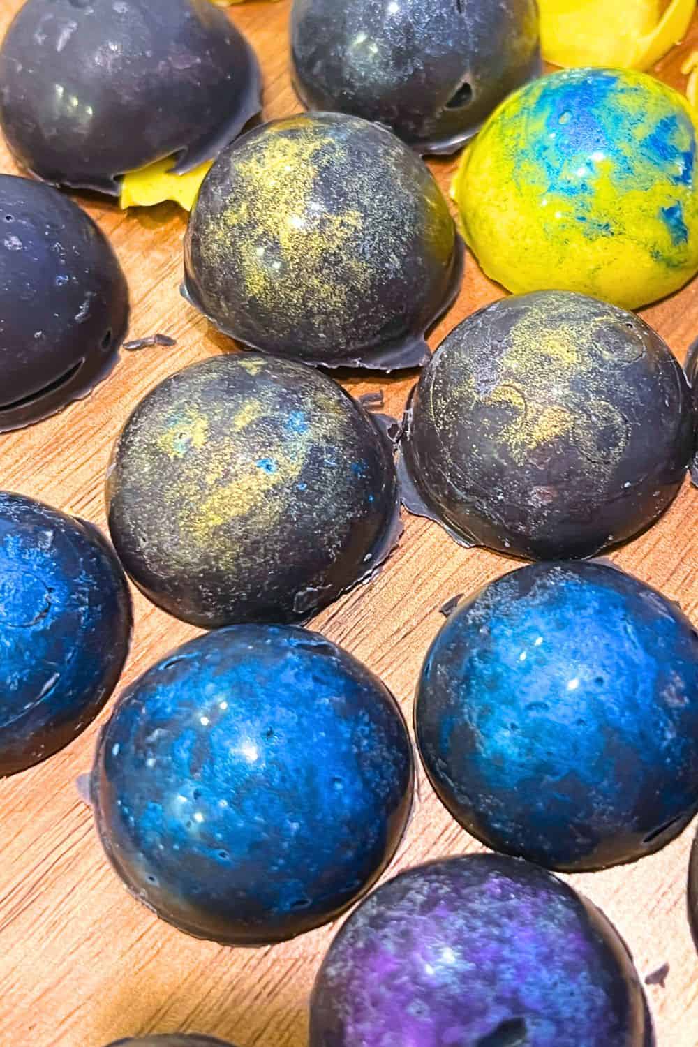 Using Glitter Luster Dust for Chocolates - chocolate eclipse suckers with luster dust to look like galaxies